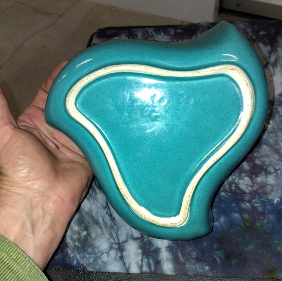 Enchanto California e102 | Mid Century Modern Pottery - Picture 9 of 11